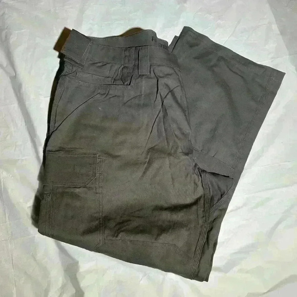 Duluth Trading Co. Pipeline Cargo Ballroom MENS Pants, Size: 44x32, Color: Gray - Picture 1 of 7